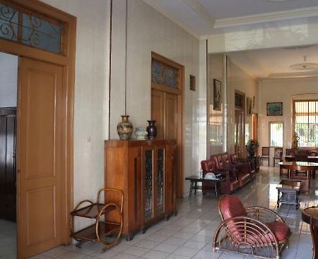 Hotel Paviljoen Surabaya Luaran gambar