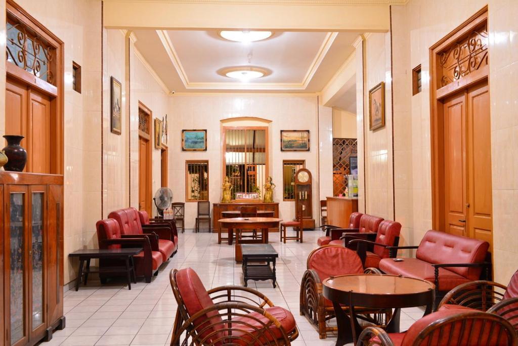 Hotel Paviljoen Surabaya Luaran gambar